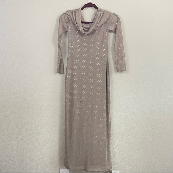 NWT Abercrombie & Fitch Taupe Off-The-Shoulder Rhinestone Mesh Maxi Dress XSP - Picture 3 of 16
